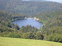 Le lac de la Lande vu de la route des Crêtes.