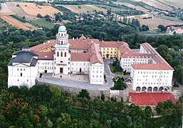 Abadía milenaria benedictina de Pannonhalma y su entorno natural