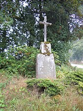 La croix de Saint-Ildut ; le socle de la croix est en fait une stèle datant de l'Âge du fer.