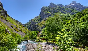 L'arrivée dans la vallée de Caín.