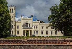 Фасад главного здания комплекса