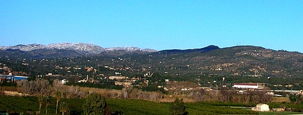 View of the Serra del Boix/Serra de Gaviots mountain ranges from the south with some snow on the higher altitudes
