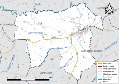 Carte en couleur présentant le réseau hydrographique de la commune