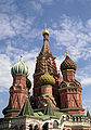 Catedral de San Basilio de Moscú. Su exótico aspecto se debe a la imitación de la forma y colorido de las tiendas de campaña de los tártaros.