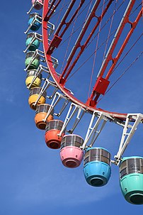 Détail de la grande roue Daikanransha, sur l'île d'Odaiba, dans la baie de Tokyo, au Japon. (définition réelle 3 712 × 5 568)