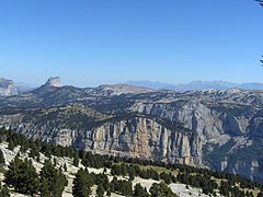 Du plateau du Glandasse, vue sur le cirque d'Archiane, la tête du Petit Jardin et au loin le mont Aiguille.