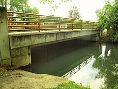 Bridge over the Vanne in Malay-le-Petit.