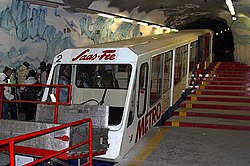 Voiture du Métro alpin dans la station aval Felskinn.