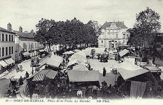 Marché sur la place Pascal-Duprat (actuelle place du Général-Leclerc).