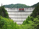 高根第一ダム（飛騨川）。木曽川水系における大規模揚水発電の第一号。