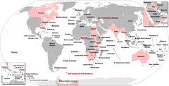 Empire britannique, les régions colonisées sont en rose. Dans le carré en haut en droite, l'Empire couvre la Transjordanie, la Palestine, l'Irak, le Koweit, le Qatar, Bahrein, les États de la Trêve (« Trucial States »), Oman, Aden. Voir la zone rouge et la zone arabe B des accords Sykes-Picot.