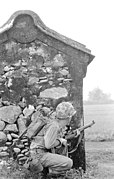 1958年9月8日，美國海軍陸戰隊第三師於清晨在高雄市南方二十五公里的枋寮灘頭開始進行兩棲作戰演習，一名美軍步兵持M1加蘭德步槍警戒。