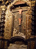 Sculpture romane du Christ crucifié, peut-être d'origine française (v. 1100), préside le retable de Francisco de Vilanova (1725).