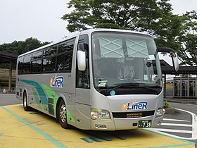 牧之原SAで休憩のため停車するe-LineR、738号車