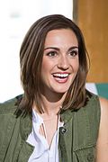 Katherine Barrell interprète Nicole Haught.