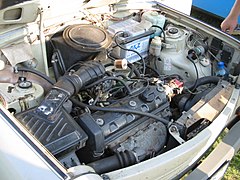 1,1-Liter-Motor BM820[14] im Trabant 1.1 (quer)