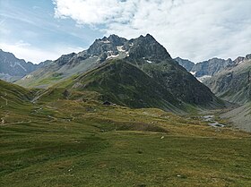 Vue du pic de Chamoissière entre le Rif de la Planche à gauche et le Plan de l'Alpe à droite