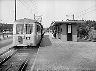 Stockholm, 1937: Zug einer der westlichen Vorortstraßenbahnen in Alvik; die Station entstand 1934 im Zusammenhang mit dem Bau der Tranebergsbro und wurde 1952 von der Grünen Linie übernommen