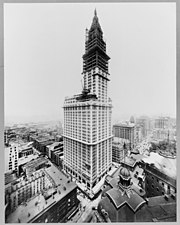 Photograph of the Woolworth Building topped out