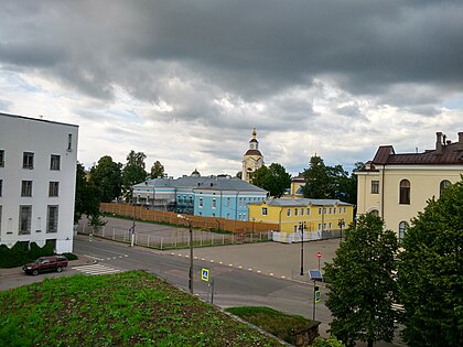 Бывший гофгерихт со служебным корпусом у пересечения с Выборгской улицей