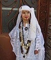 "الملحفة البيضاء" الزي الجزائري العربي لنساء المغير و اسمه عربي لا يعني ان أصله من باقي العرب بل عرب الجزائر فقط