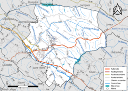 Carte en couleur présentant le réseau hydrographique de la commune