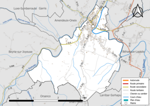 Carte en couleur présentant le réseau hydrographique de la commune