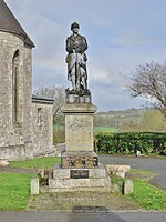 Poilu écrasant l'aigle allemand (d) (monument aux morts)