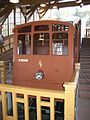 Renovierter Wagen der oberen Bergbahn an der Station Molkenkur (2007)