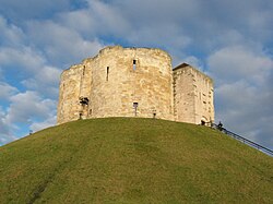 "מגדל קליפורד" (מצודת הטירה)