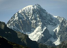 Le mont Blanc de Courmayeur vu de La Thuile au sud-sud-est.