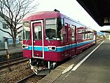 Triebwagen der Baureihe Nagara 500 im Bahnhof Seki