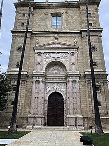 Portada de la iglesia del Hospital de las Cinco LLagas, obra de Hernán Ruiz II, actual salón de plenos