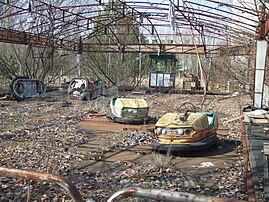 Auto-tamponneuses abandonnées à Pripiat, en Ukraine. Après son évacuation lors de la catastrophe de Tchernobyl, la ville est devenue une ville fantôme. (définition réelle 2 592 × 1 944)