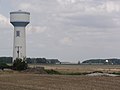 Paysage de plaine avec château d'eau de Serain.