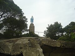 Vierge sur l'un des rochers