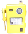 日本電信電話公社 673-P 黄色公衆電話機。1975年から1995年のNTTによる黄色電話の廃止まで、主に公衆電話ボックス内に設置されていた。