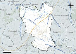 Carte en couleur présentant le réseau hydrographique de la commune