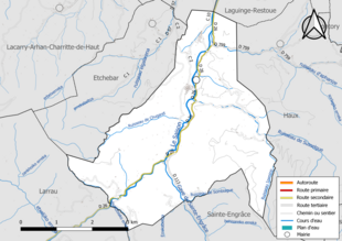 Carte en couleur présentant le réseau hydrographique de la commune