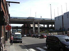 Double pont au-dessus de la rue de Montigny.