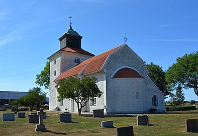 Kyrkan från sydöst.