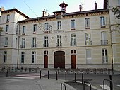 Photo de l'entrée du lycée Champollion.