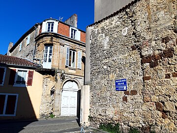 Vestige des remparts de Mont-de-Marsan de la « cale des bains » au 29 rue Armand-Dulamon dans le prolongement de la maison Dupeyré