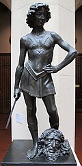 דוד" מאת אנדראה דל ורוקיו - פסל ברונזה של לוחם עם חרב, שלרגליו ראש ערוף גדול