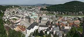 Kota tua terlihat dari Sungai Salzach, telihat dari Benteng Hohensalzburg.