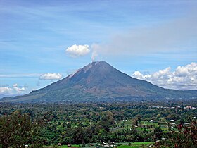 Vue du Sinabung le 13 septembre 2010.