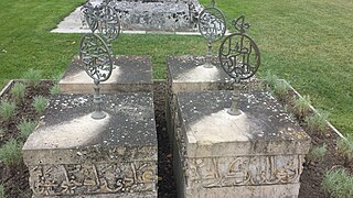 Monument aux membres de la suite d'Abd El-Kader morts à Amboise.