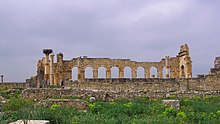 Vue arrière de la basilique et du Capitole