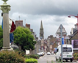 L'Avenue Thiers; l'église Notre-Dame (church of Our Lady)