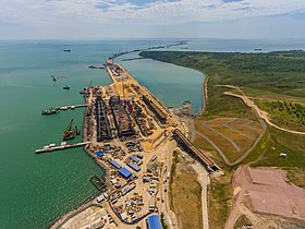 Construction of supports and installation of the first spans of the railway bridge from the side of Kerch. At the same time, the construction site is backfilled and the assembly of the bridge arches begins.